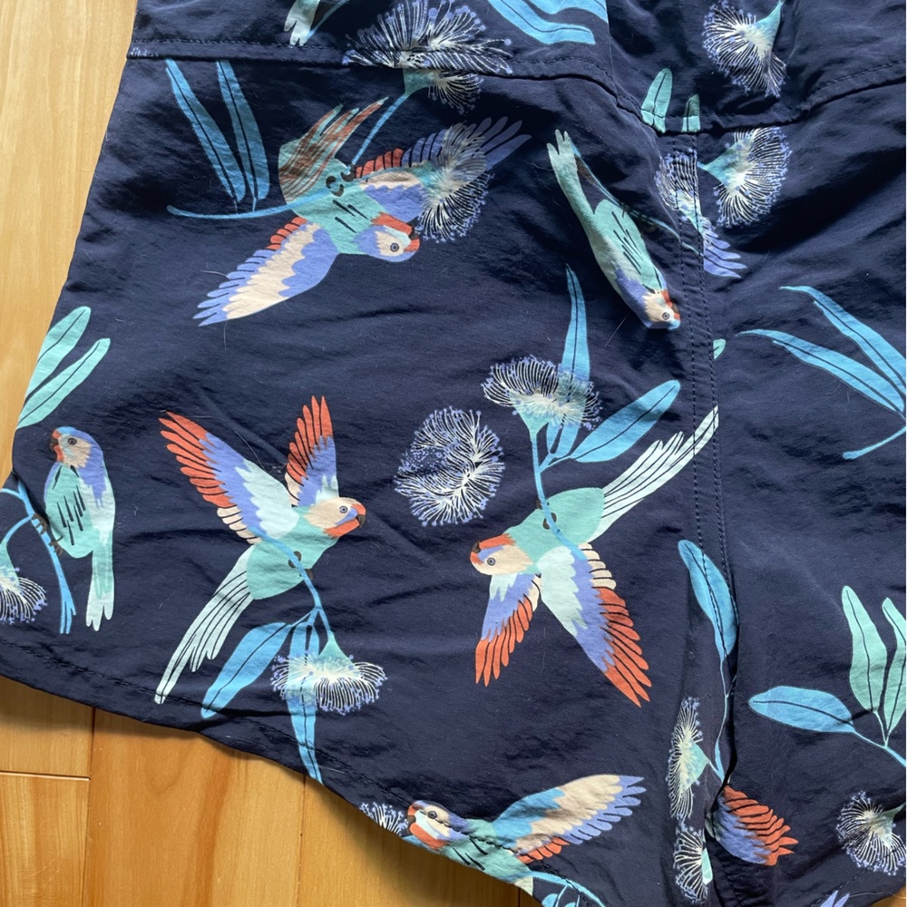 Patagonia baggies navy birds of paradise print elastic waist unlined shorts - Picture 4 of 7